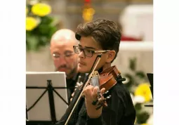 Alban Lukaj al violino, dal suo profilo su Facebook